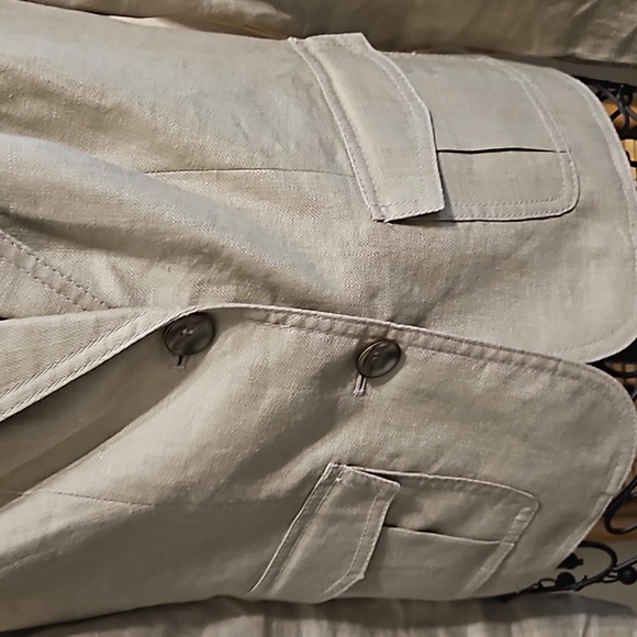 The Limited Linen Blazer - Picture 3 of 9